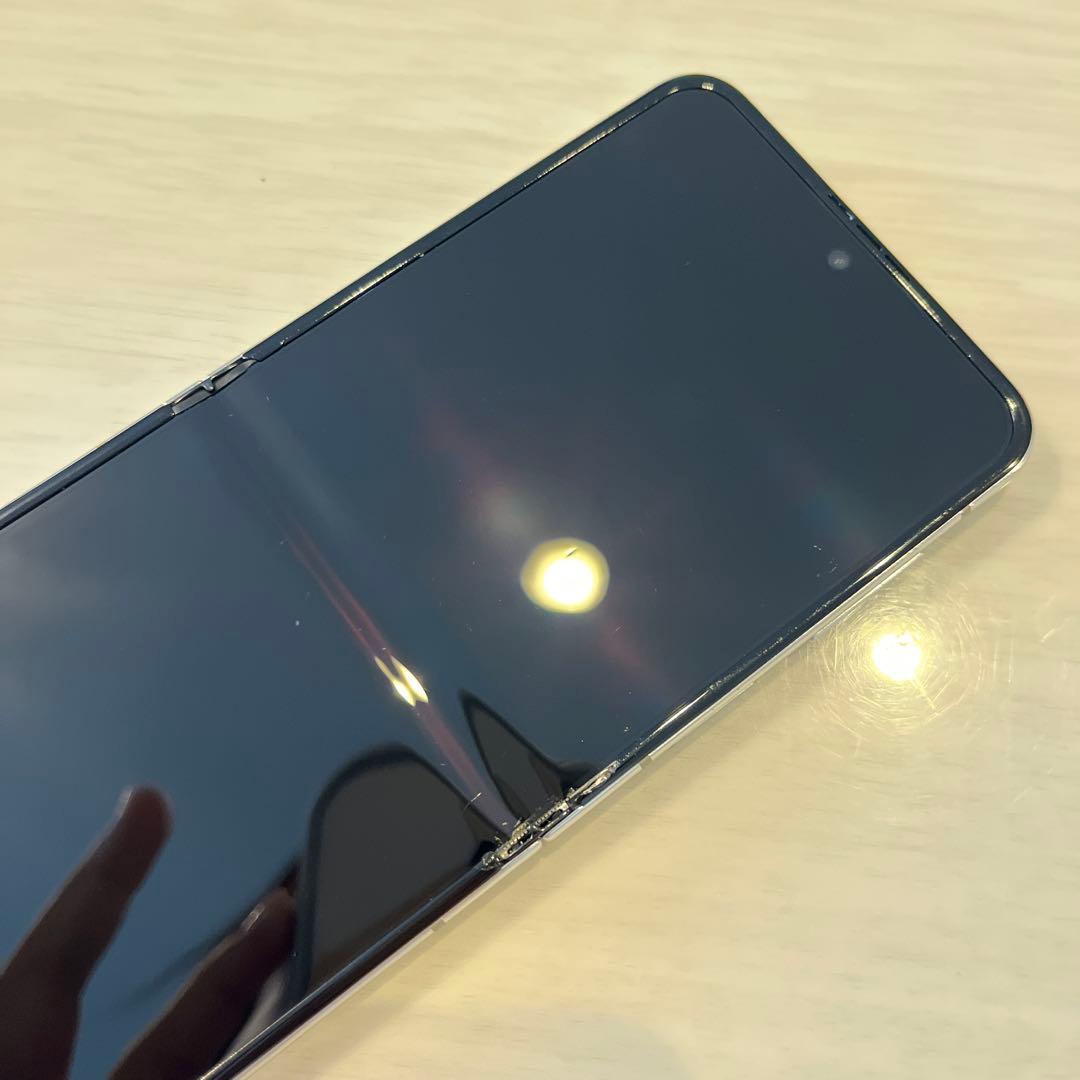 Z Flip5 256GB クリーム SIMフリー 韓国版 折り目表示不良あり