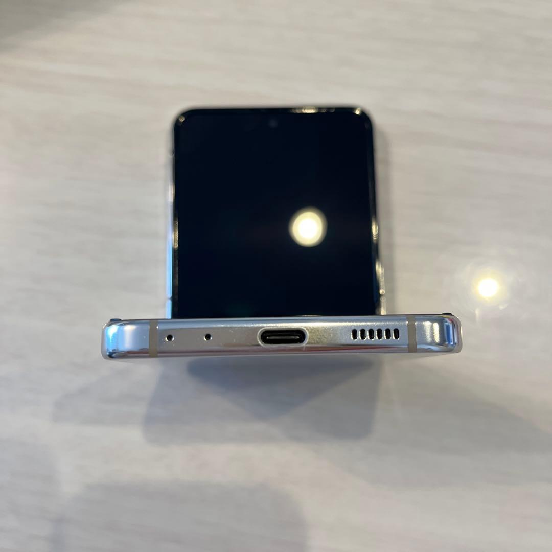 Z Flip5 256GB クリーム SIMフリー 韓国版 折り目表示不良あり