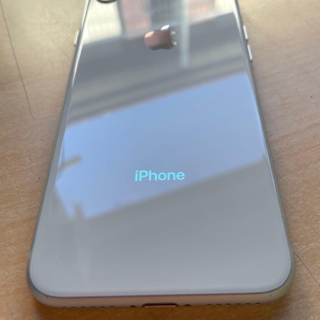 iPhone 8 シルバー　64GB A1906 SIMフリー　美品