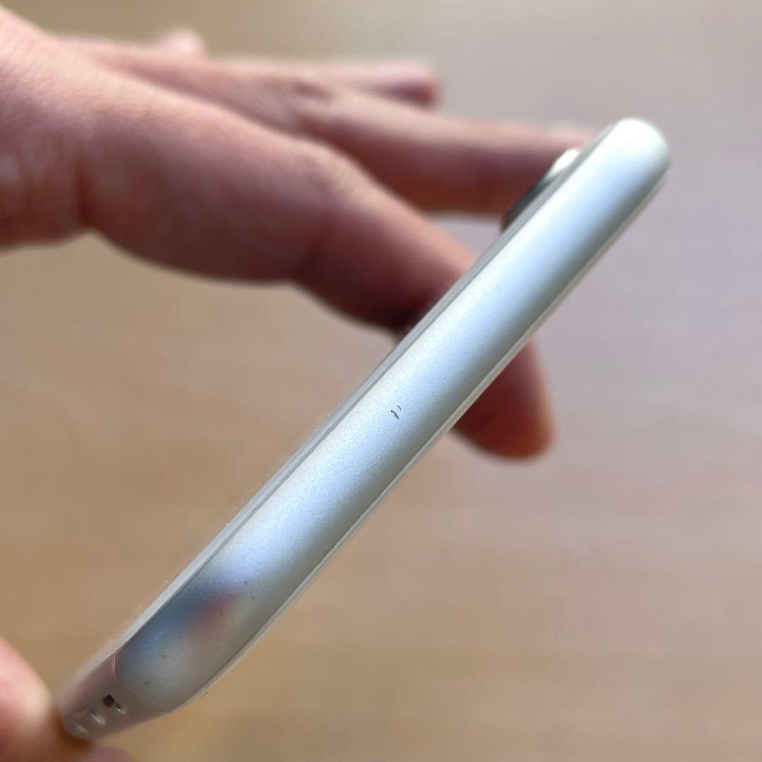 iPhone 8 シルバー　64GB A1906 SIMフリー　美品