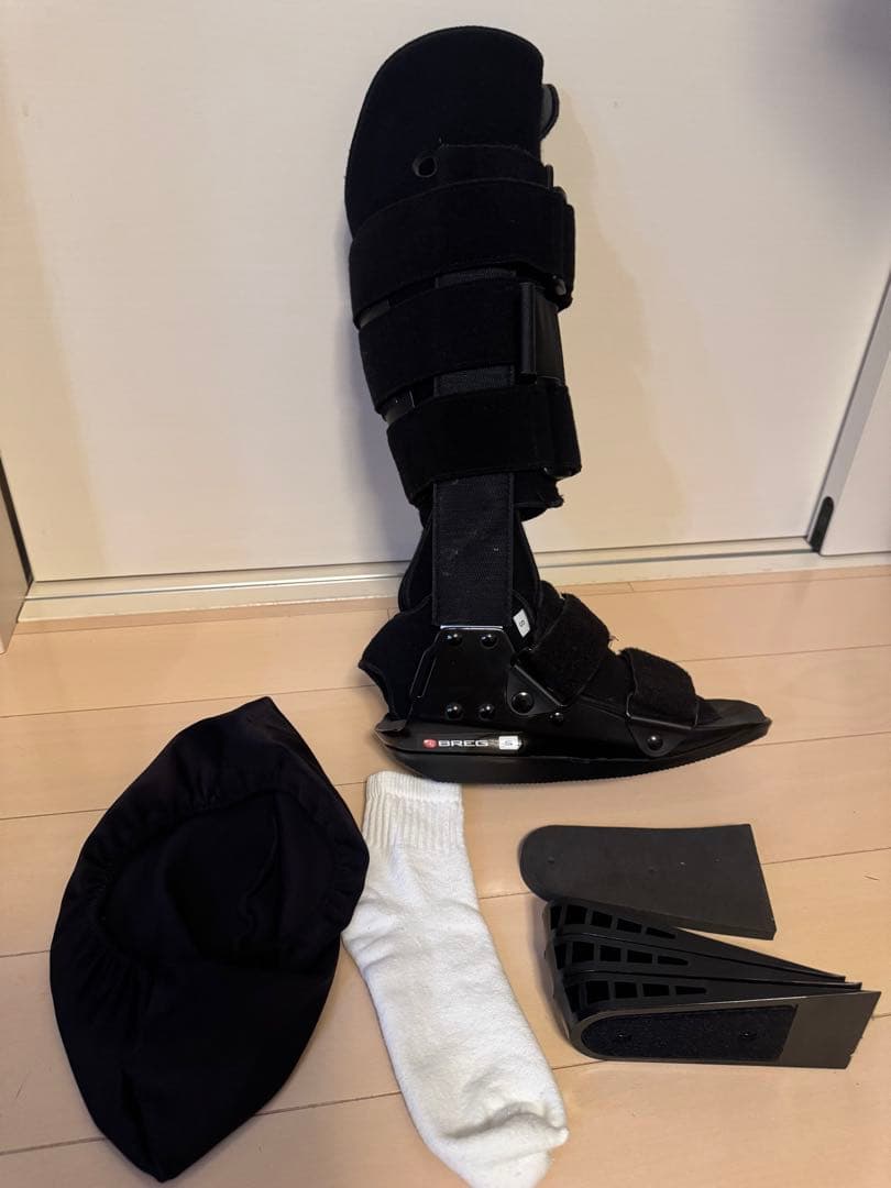 アキレス腱装具　Sサイズ 黒　カバー　靴下付き 右足