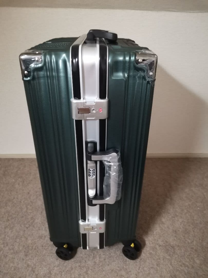 軽量24・26インチ旅行用スーツケース2点セット。