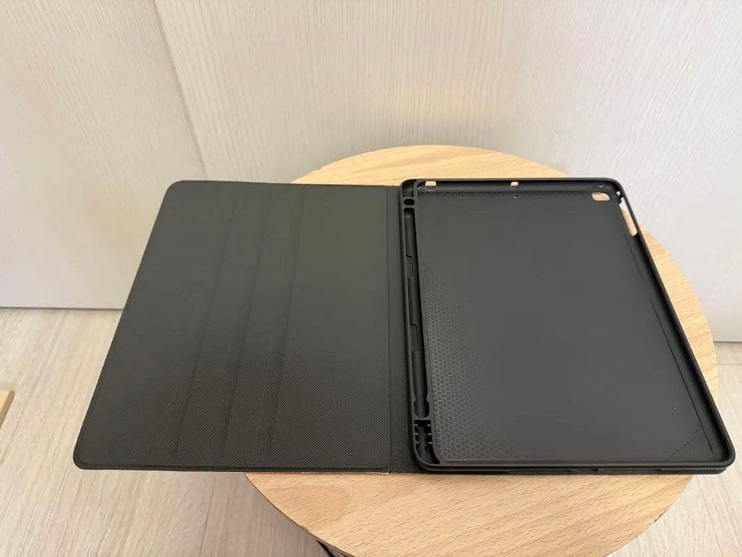 Apple iPad 6(9.7インチ) ゴールド カバー付き