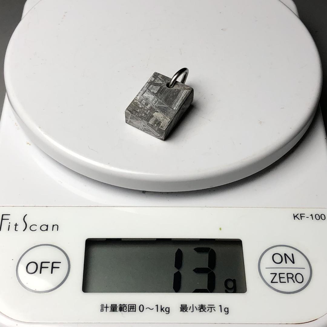 ギベオン隕石　メテオライト　鉄隕石　 ペンダントトップ　美品