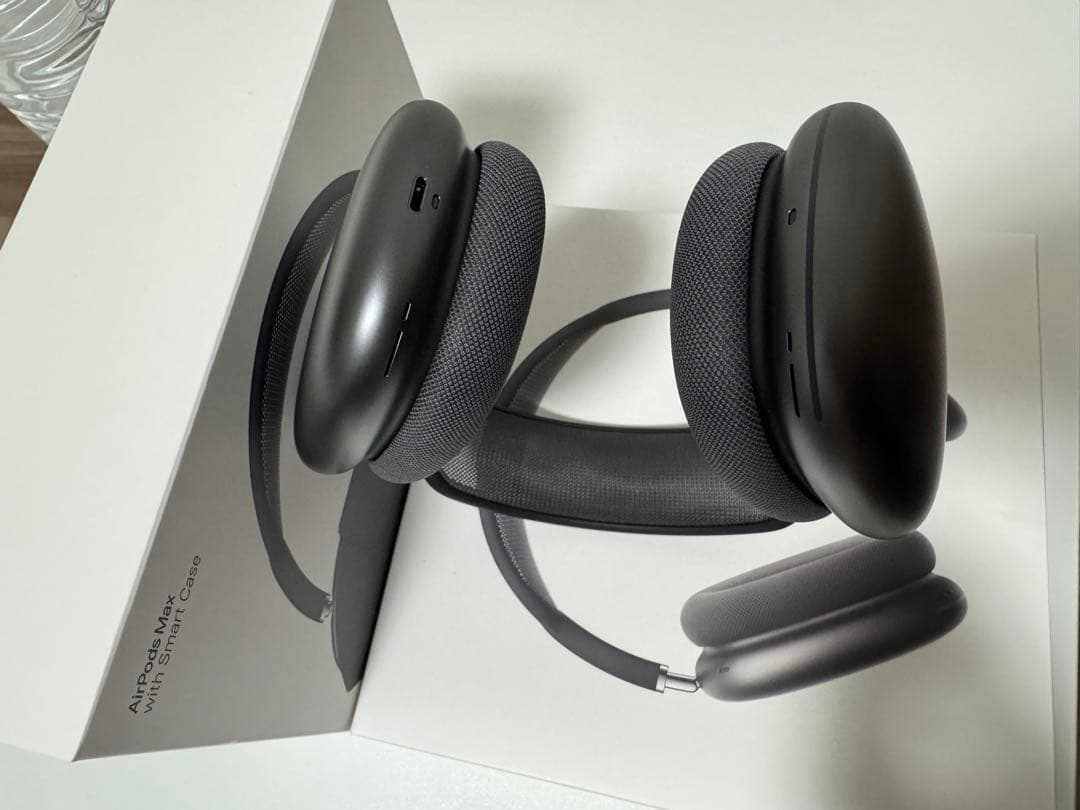 Airpods Max 第一世代 Lightning端子(有線ケーブル付き)
