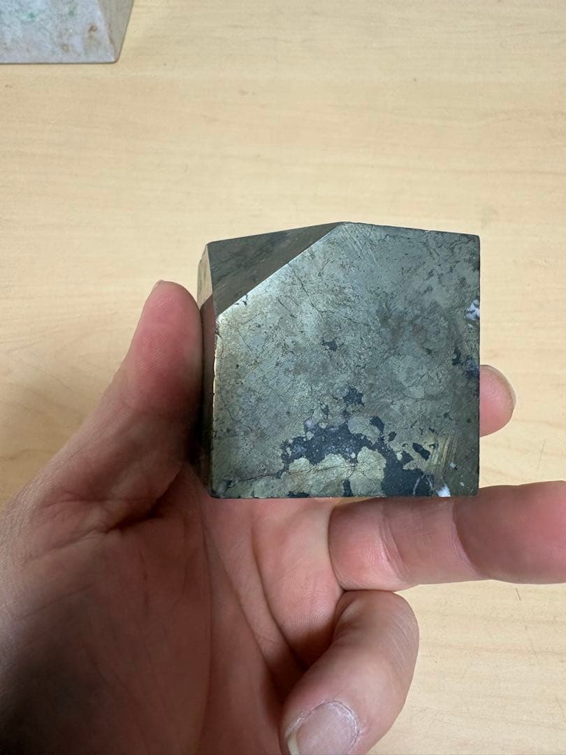 パイライト（黄鉄鉱）原石　大きなキューブ　595ｇ