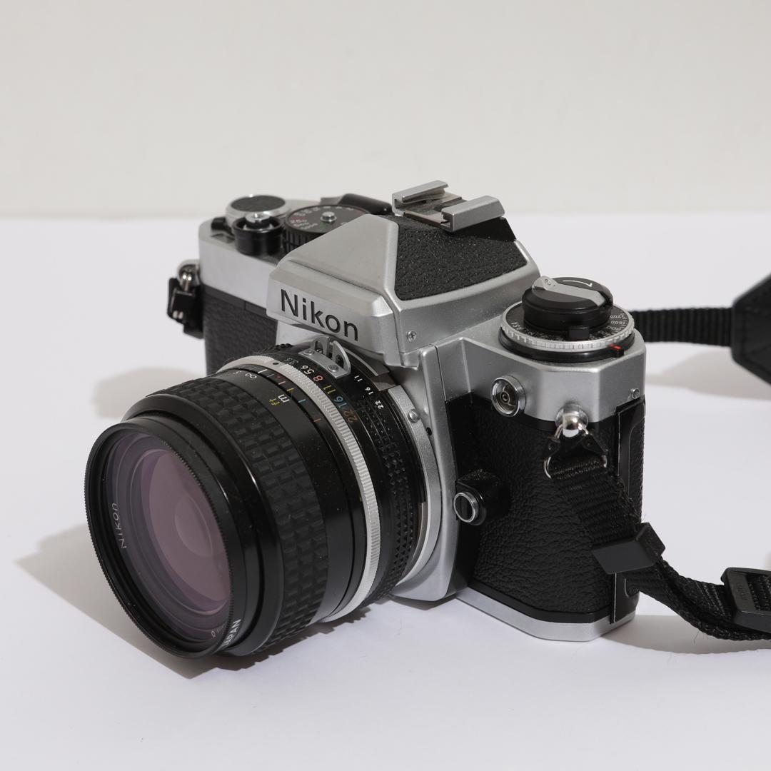 Nikon FE シルバー / レンズNikkor 28mm F3.5 付き