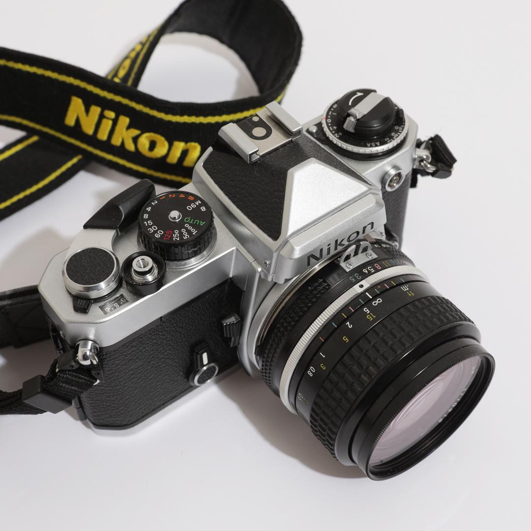 Nikon FE シルバー / レンズNikkor 28mm F3.5 付き