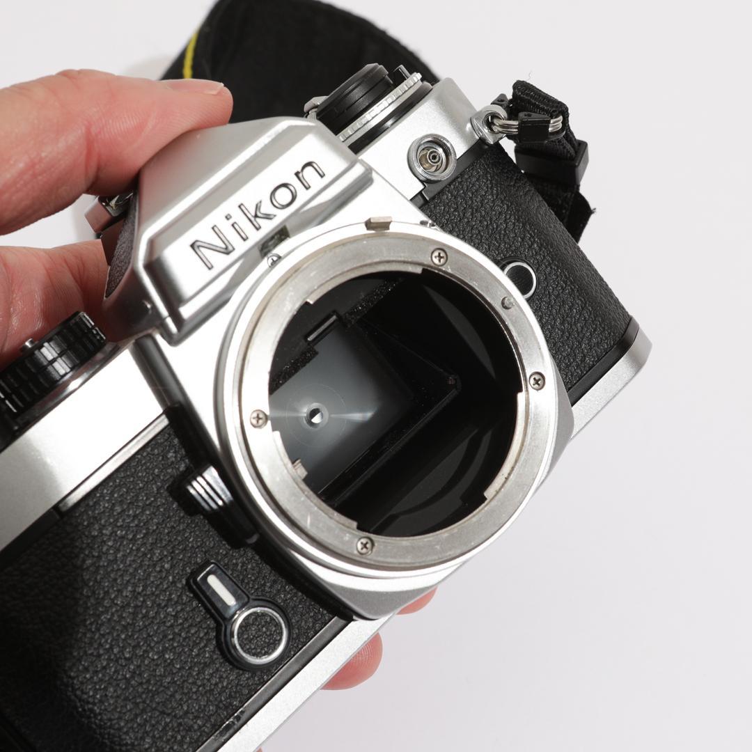 Nikon FE シルバー / レンズNikkor 28mm F3.5 付き