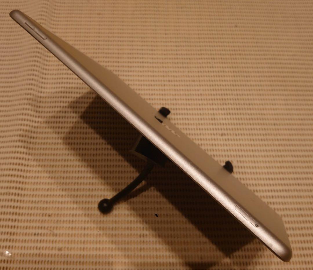 完動品SIMフリーiPad第8世代(A2429)本体32GB送料込G81LT