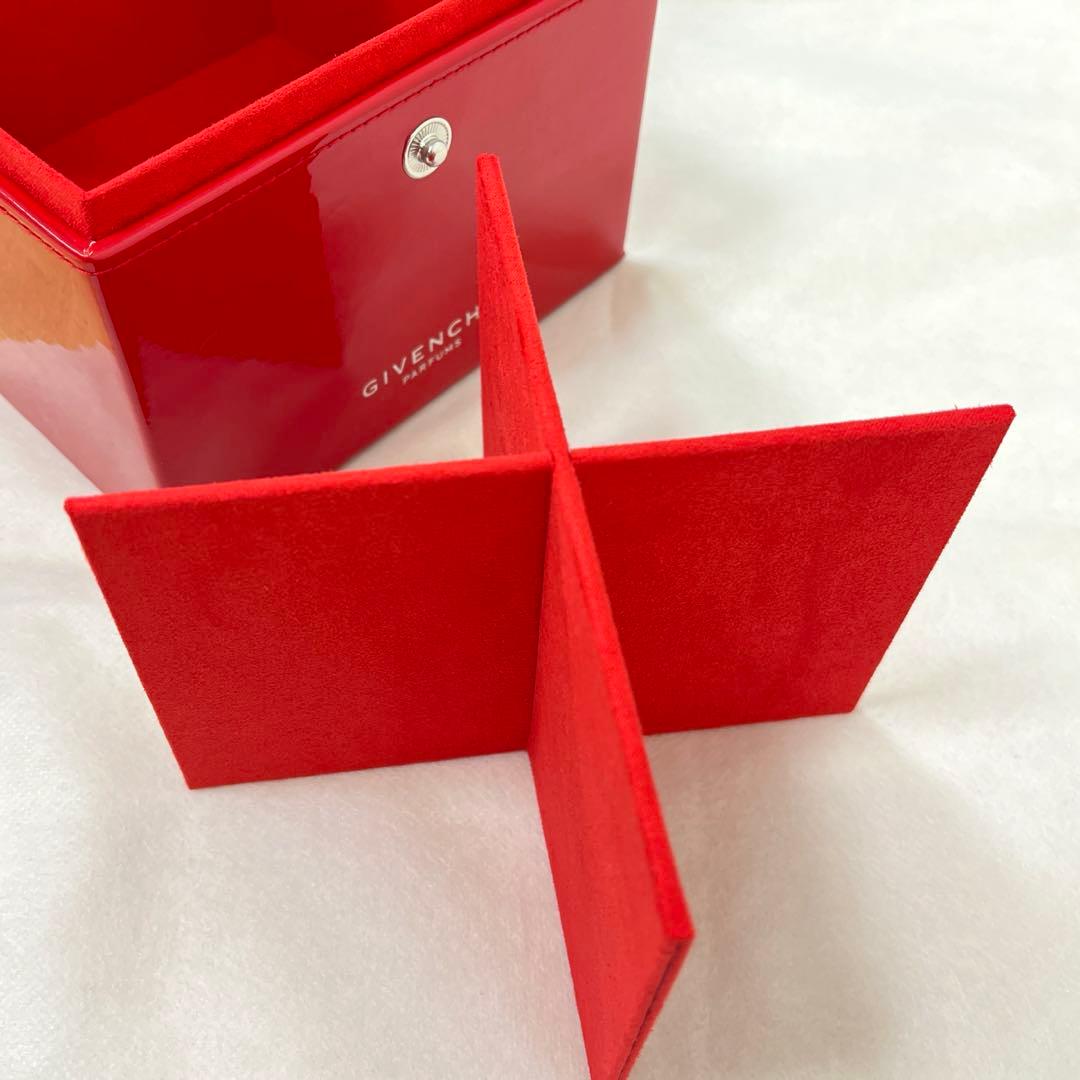 【美品】ジバンシー　エナメル バニティバッグ