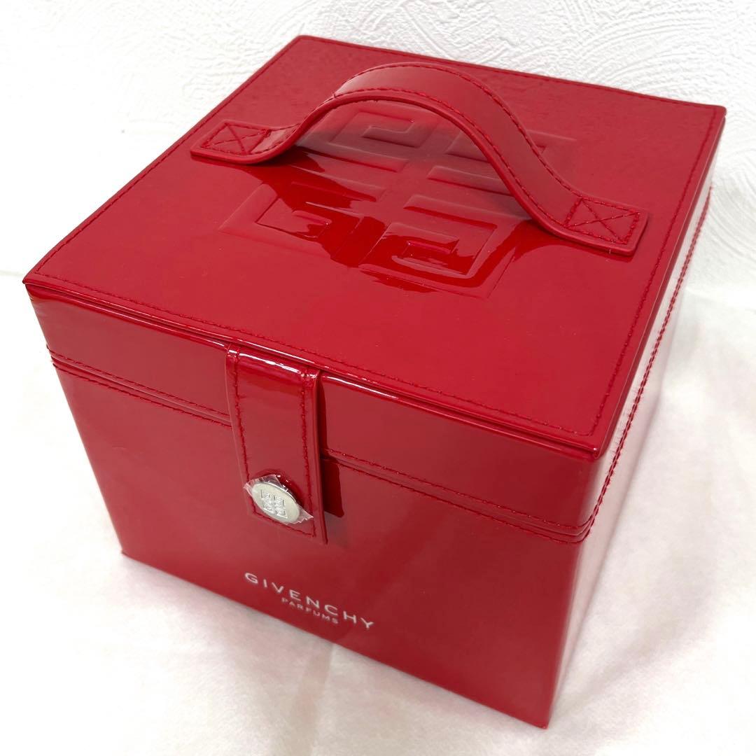 【美品】ジバンシー　エナメル バニティバッグ