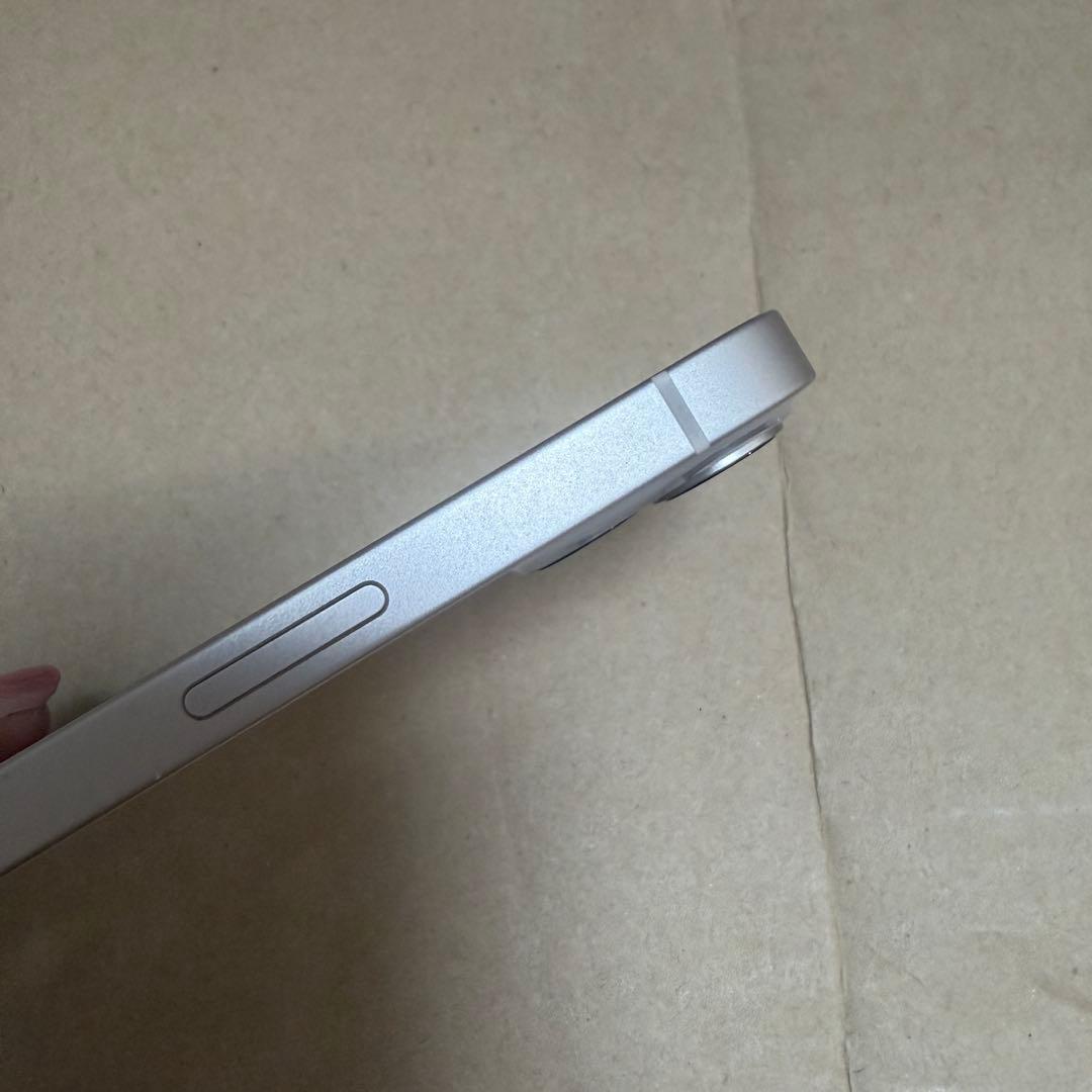【美品】iPhone13 本体 スターライト 128GB SIMフリー