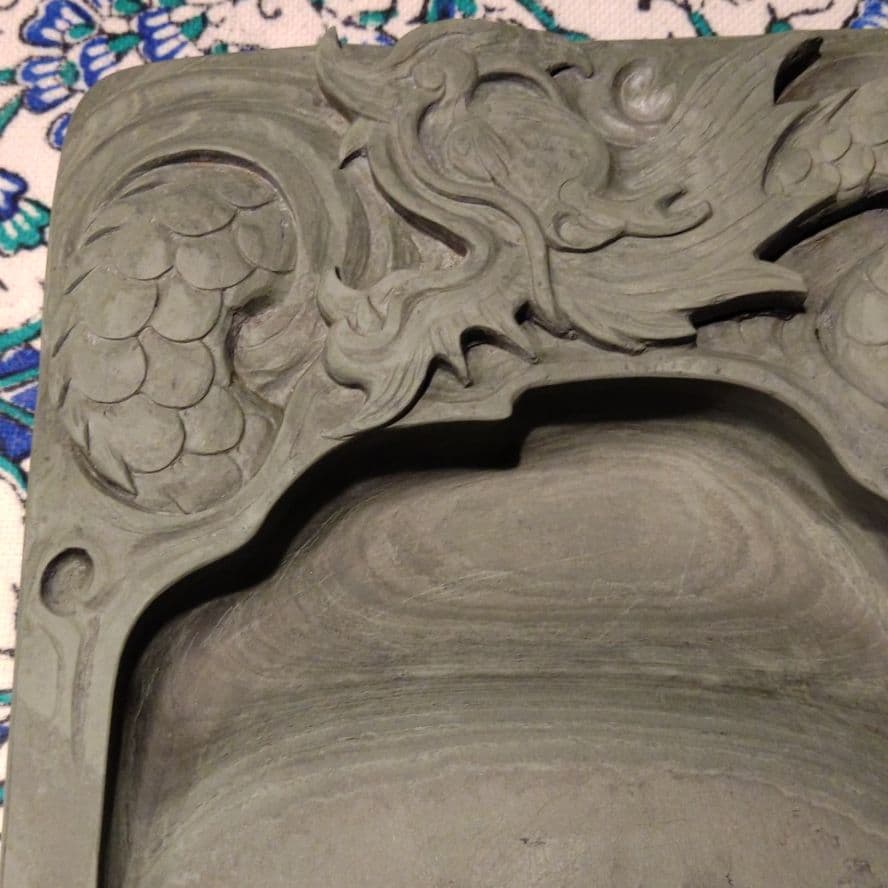 渭原端渓石　硯石（龍彫り)中国書画墨付き