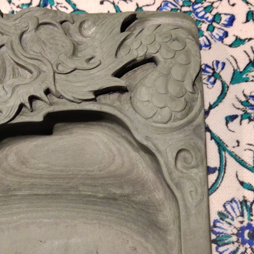 渭原端渓石　硯石（龍彫り)中国書画墨付き