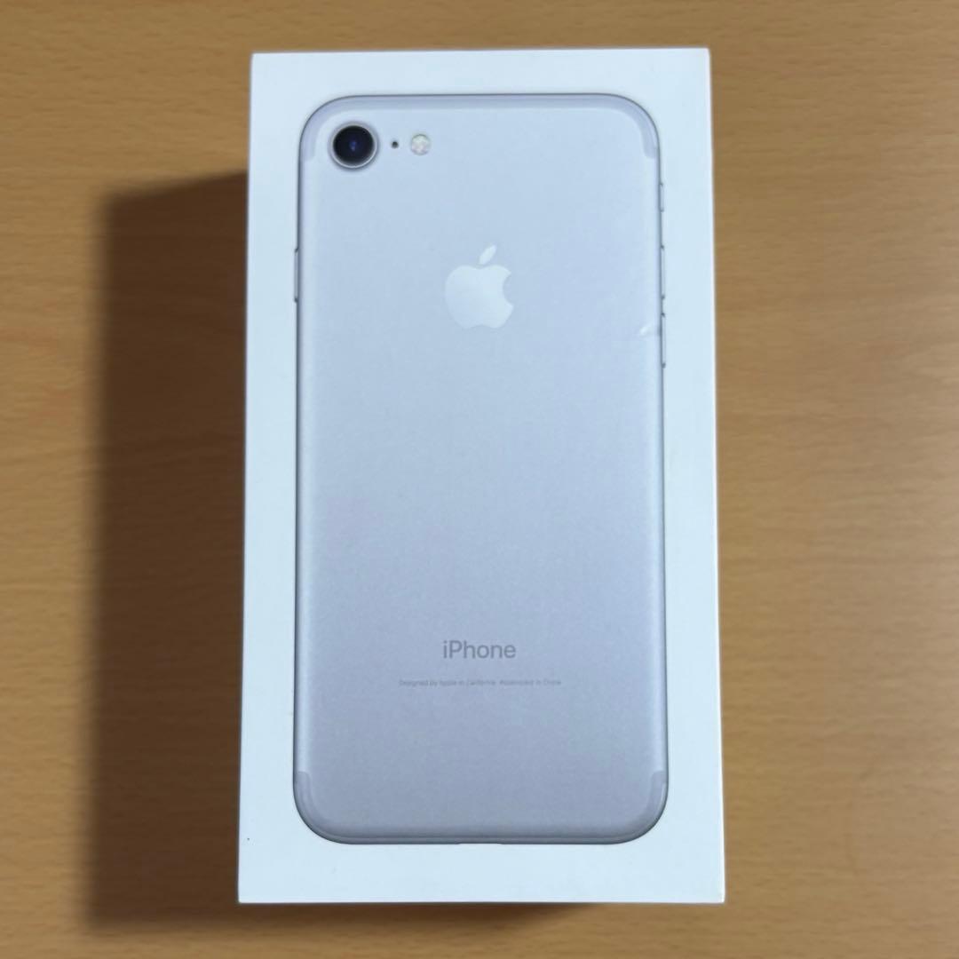 【付属品新品】iPhone7 シルバー 128GB SIMフリー