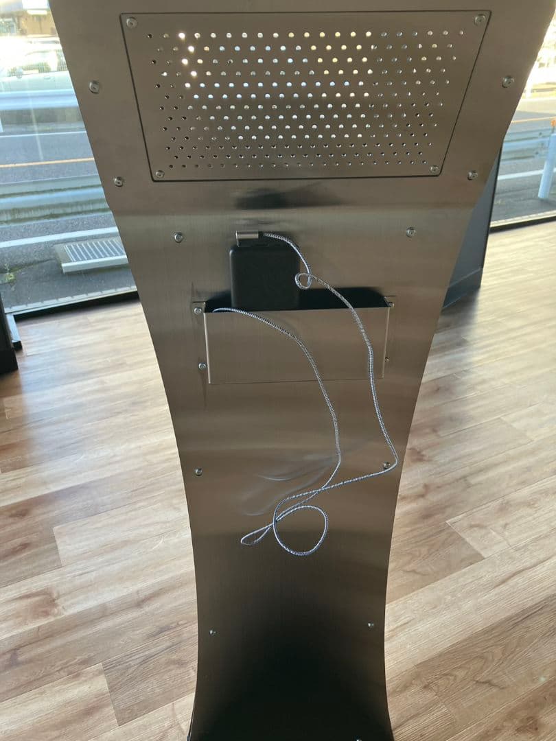 ステンレス製タブレットスタンド