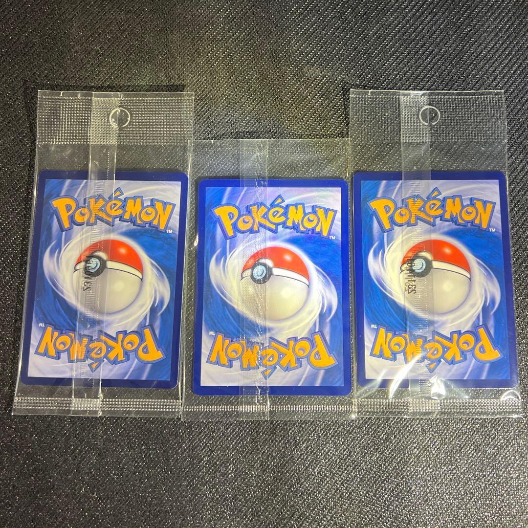 バティックシャツのピカチュウ3種類セット　未開封限定プロモカード