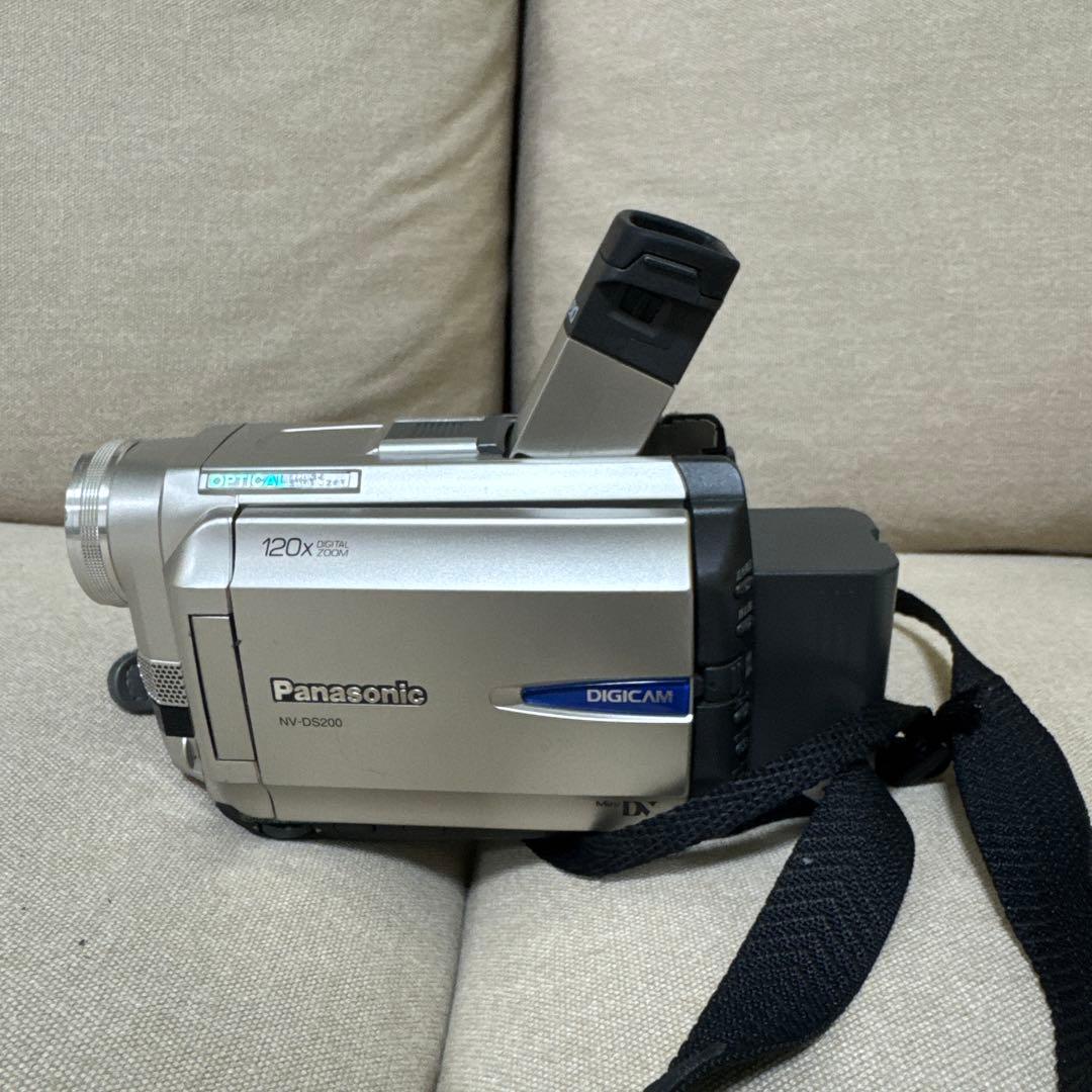 Panasonic ビデオカメラ NV-DS200