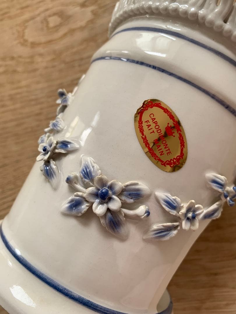 フランスビンテージ/アンティークティザンヌ※小花とリボン陶器飾※ホワイトxブルー
