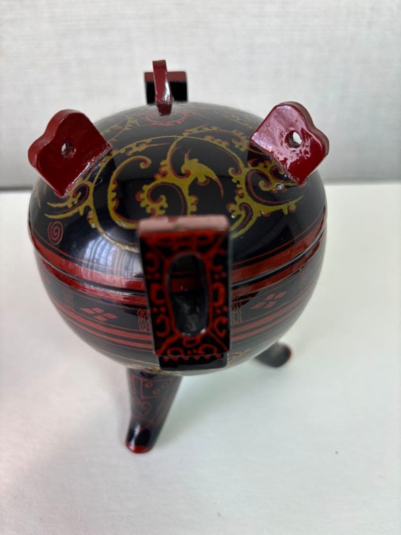 中国の古代の神の祭祀に用いる三足器の青銅器の鼎(かなえ)を木の装飾的 漆器飾り