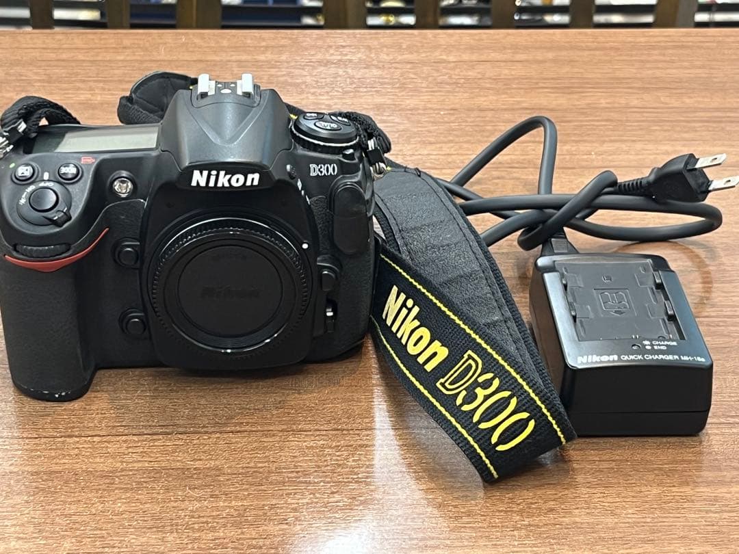 Nikon D300 デジタル一眼レフカメラ　動作確認OK 充電器ストラップあり