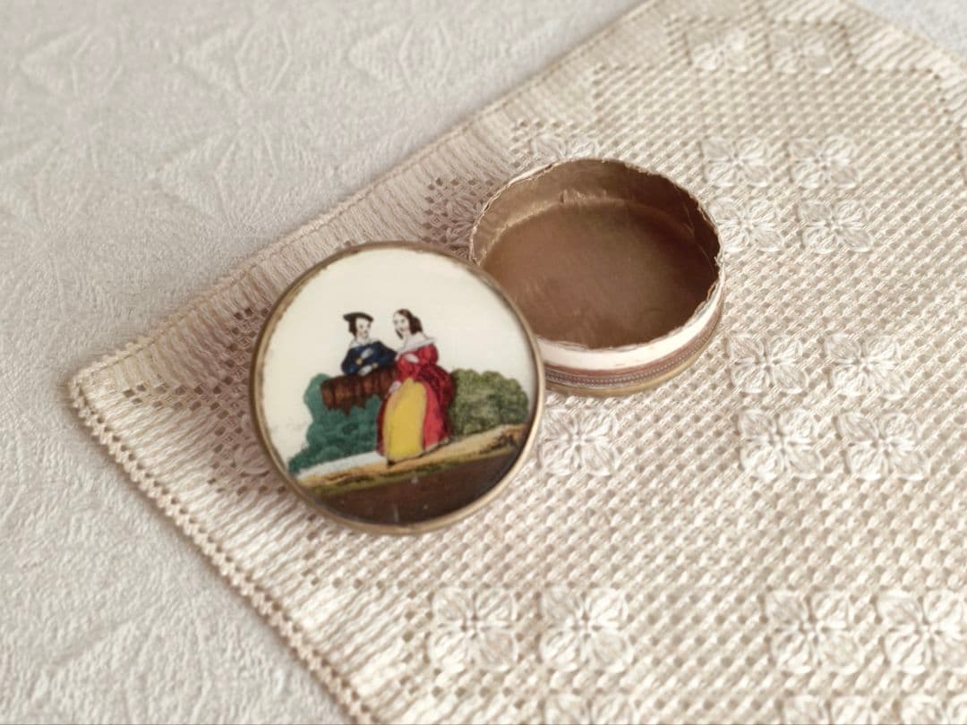 * antique box ୨୧ 19世紀の古い古い ボンボニエール