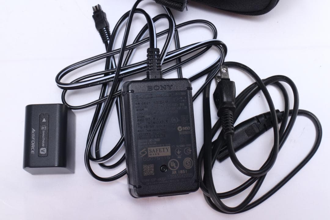 ソニー HDR-PJ590V プロジェクター機能付きハンディカム バッグ付き