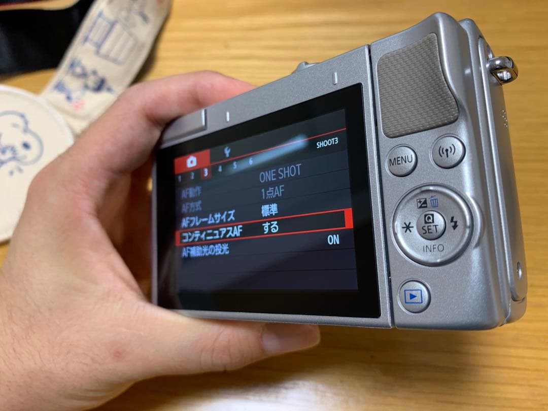Canon EOS M100 ダブルズームキット　グレー　カメラ