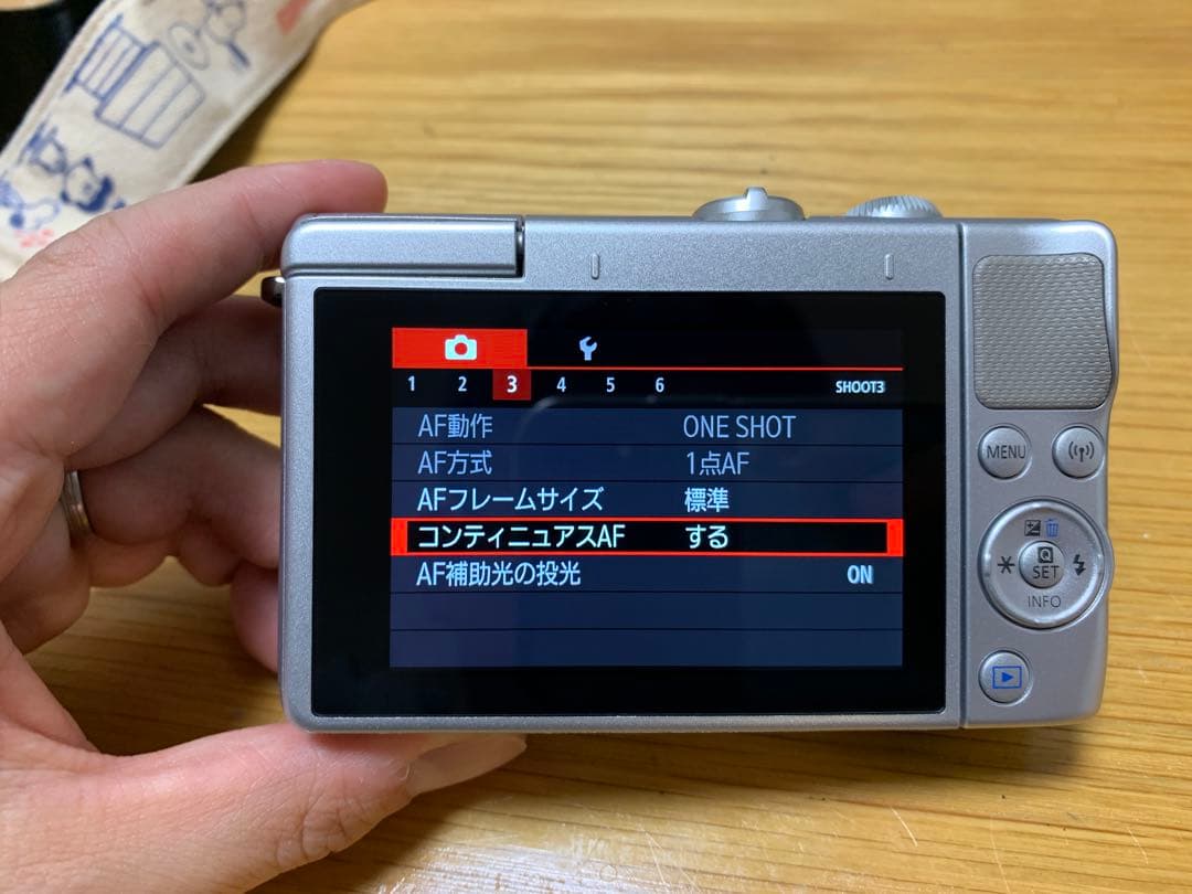 Canon EOS M100 ダブルズームキット　グレー　カメラ