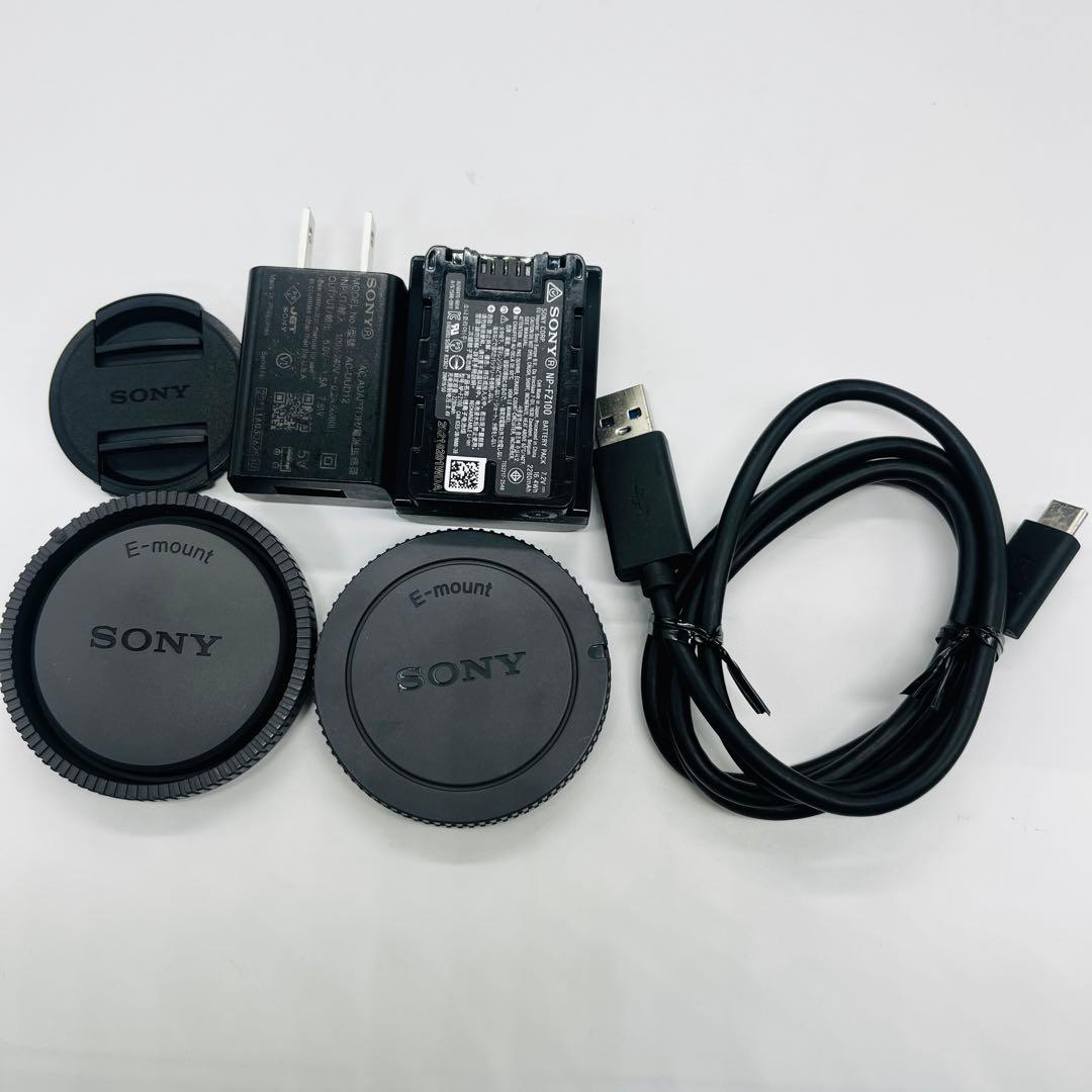 ほぼ新品　SONY フルサイズ ミラーレス一眼カメラ α7C ズームレンズキット