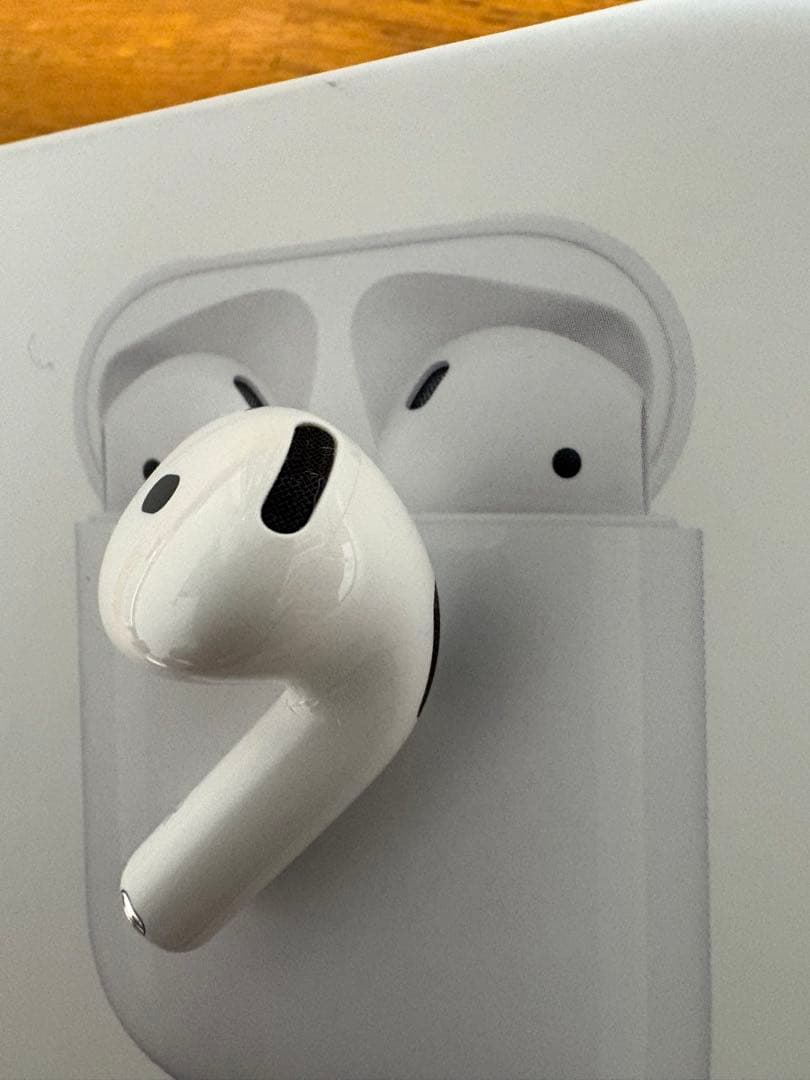 AirPods 第4世代充電ケース付き【シリアル番号A3050】