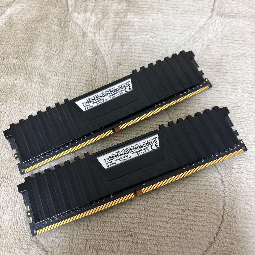 Vengeance DDR4 8GB2枚　CMK16GX4M2C3000C16