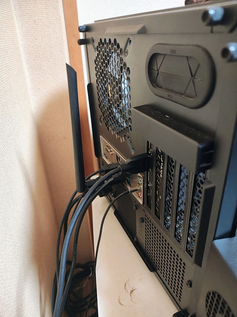 月末終了値下げThermaltake　20VT マザボ横置き4面ガラス　訳あり