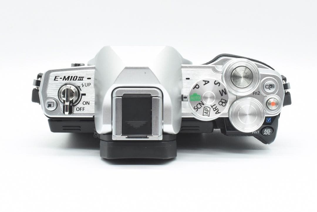【ほぼ新品】OLYMPUS オリンパス E-M10 markⅢ S数1500回