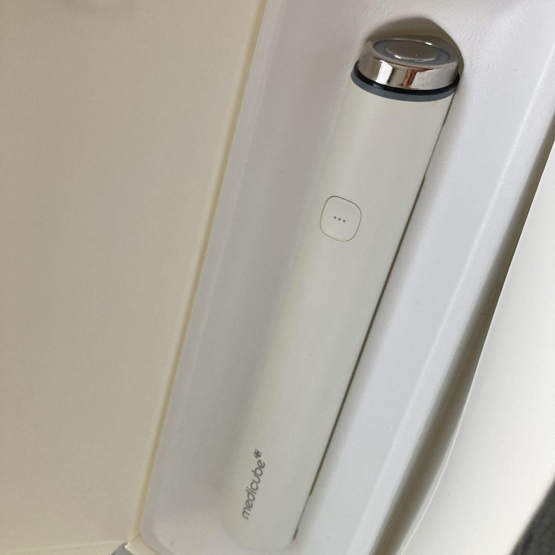 medicube 美顔器 ホワイト 充電式