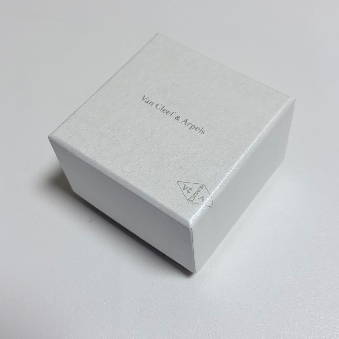 美品　ヴァンクリーフ&アーペル　ピアスケース　空箱　アクセサリー入れ　リボン付き