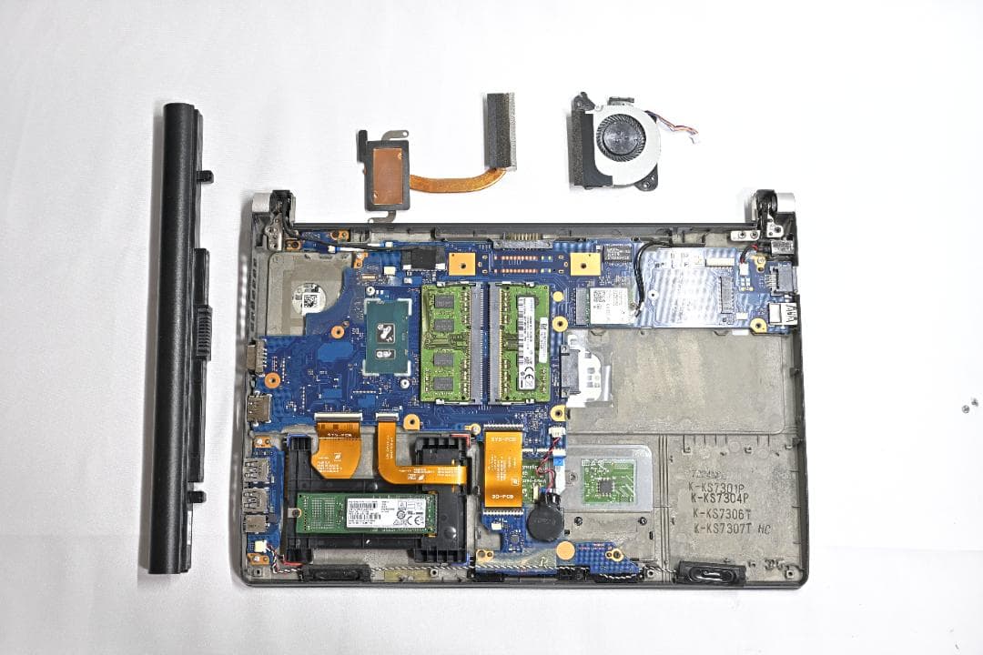 SSD快適動作‼️内部清掃済✨サポート可能✨ 東芝 dynabook R73/B