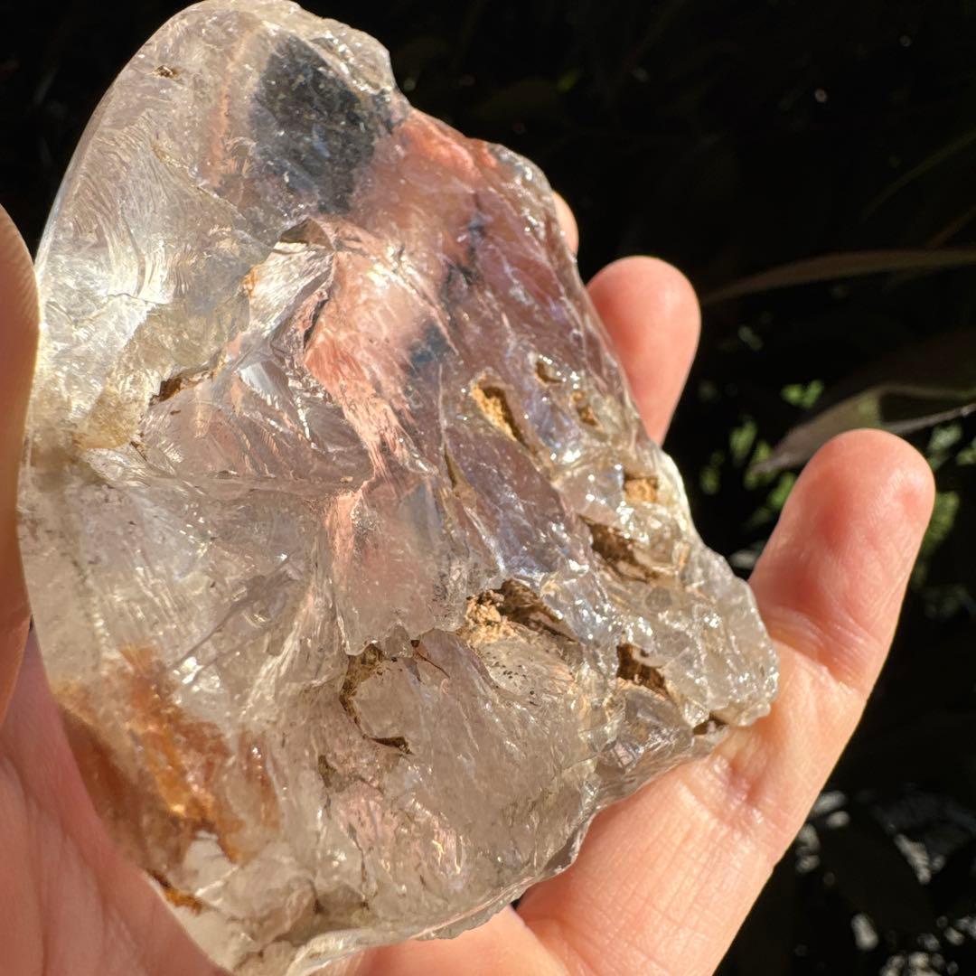 クォーツインクォーツ　貫入水晶　水晶原石
