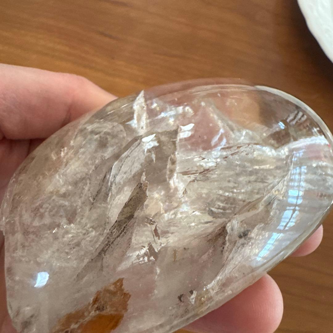 クォーツインクォーツ　貫入水晶　水晶原石