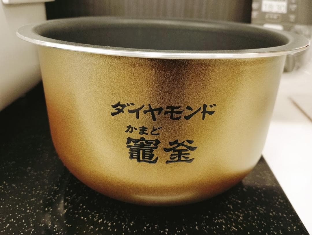 未使用パナソニック2024年製 SR-SJW058-W　3合炊飯器 可変圧力IH