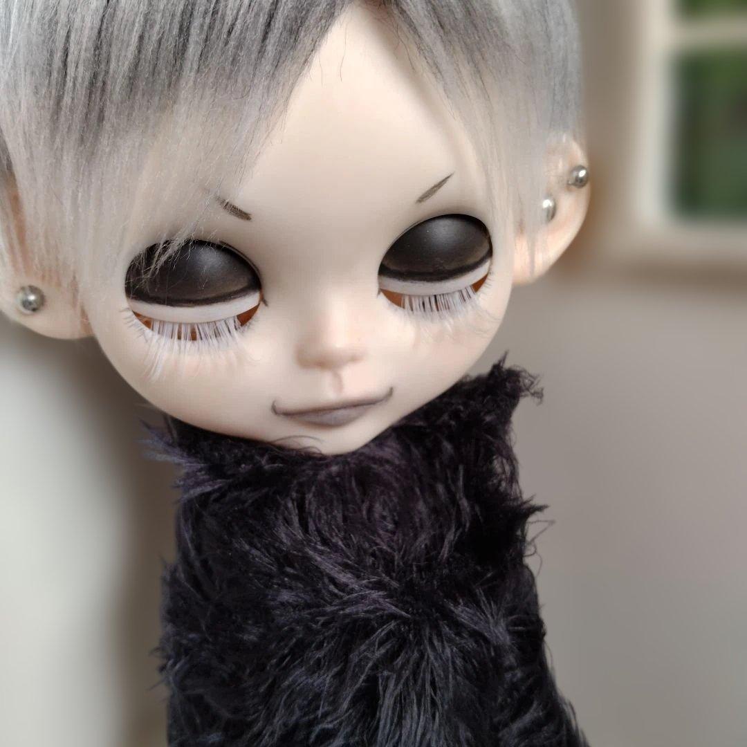 作家様　カスタムアイシードール　銀髪　ピアス　男の子