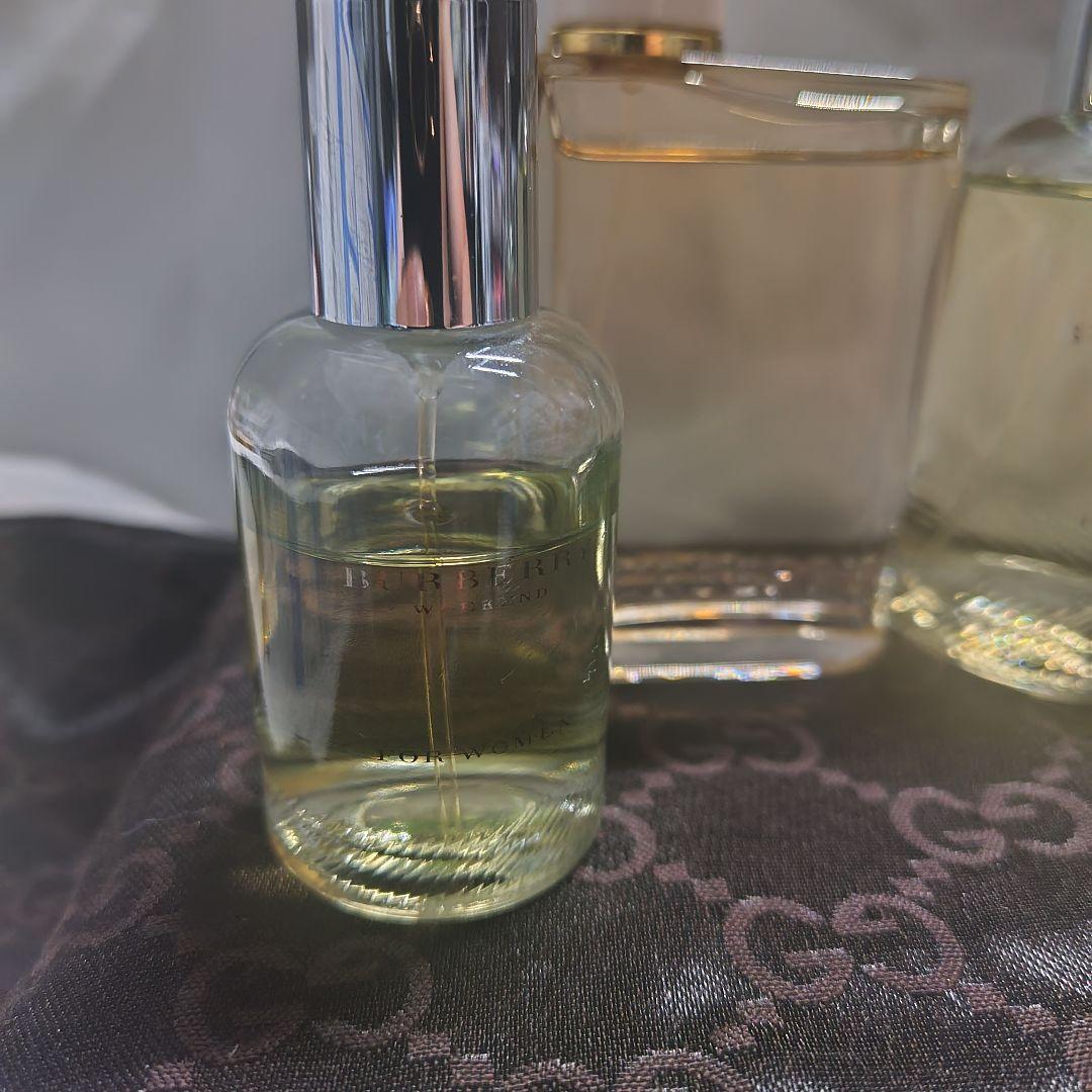 ワ*イ様 BURBERRY オードパルファム香水 クリアボトル