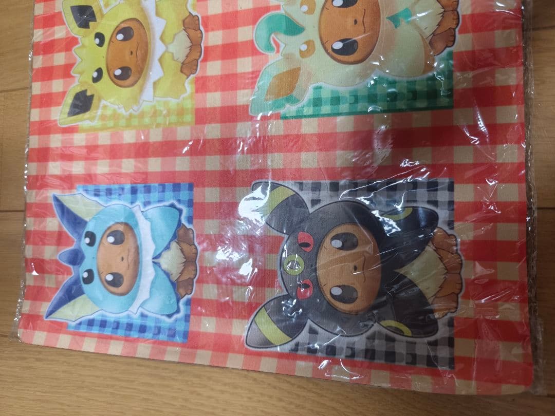 プレイマット ポンチョを着た イーブイ