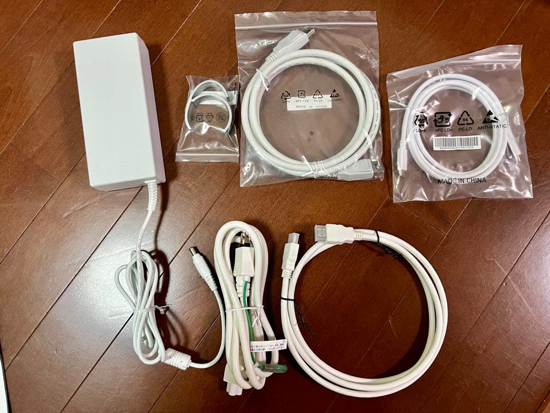【ジャンク品】LG 27UL850-W 使用感あり／画面四隅に影あり