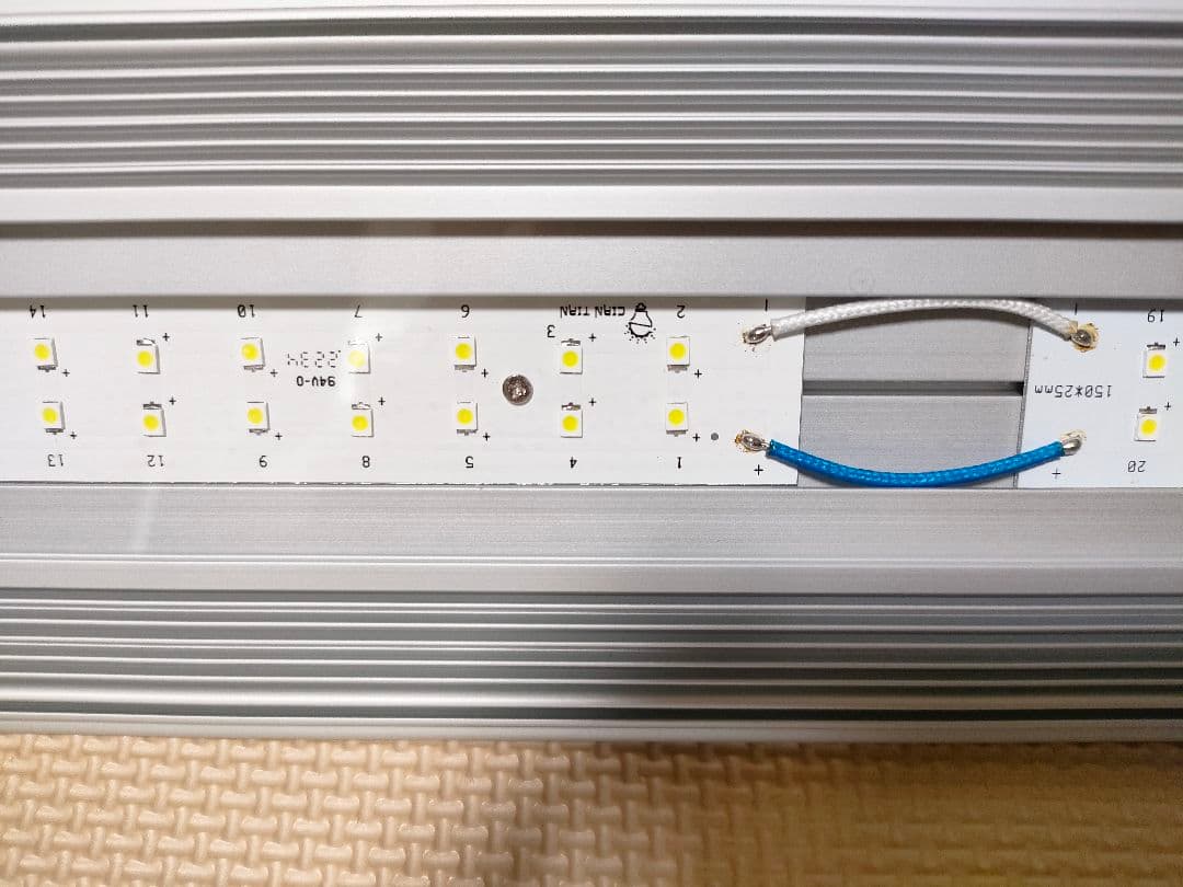 【値下げ中】　アクアリウム用ライト　アクロトライアングルLED VIVID600