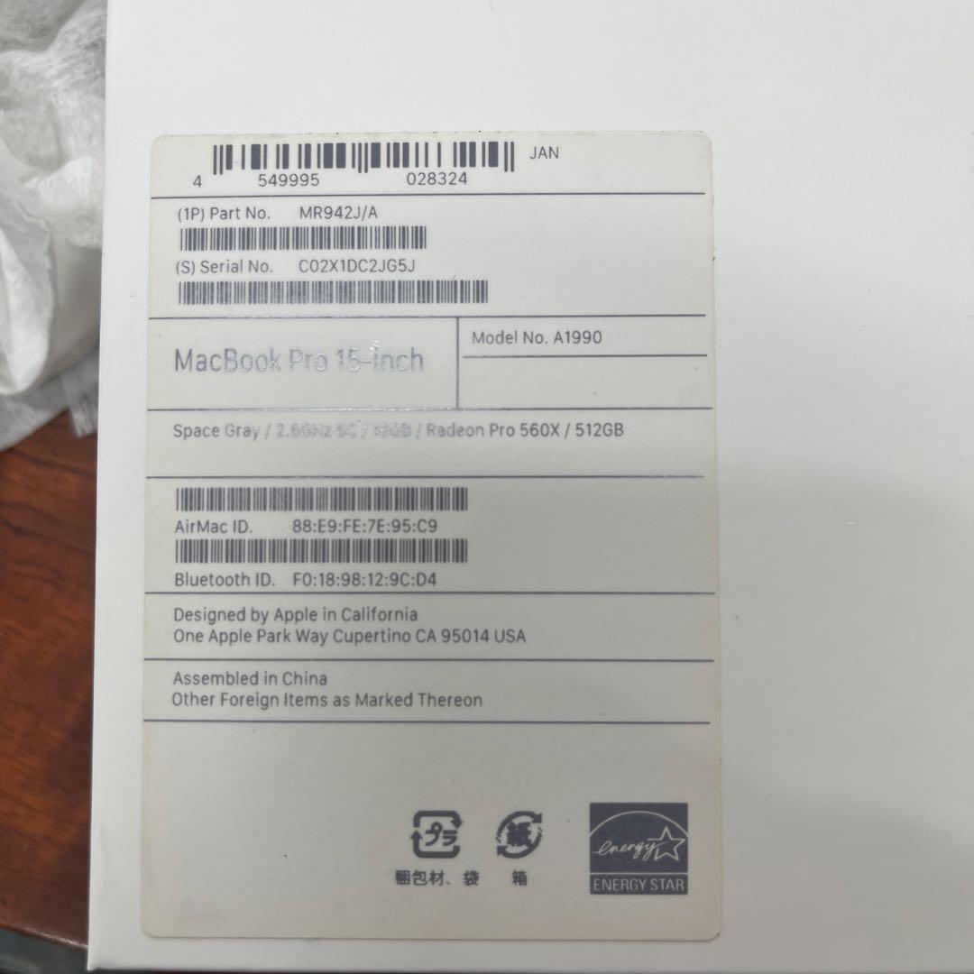 Mac book pro 15 corei7 6コア　Radeon560x機