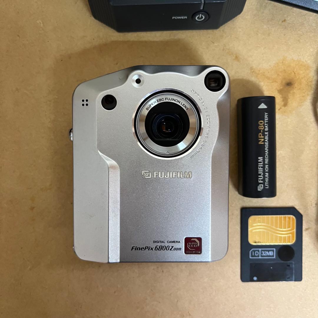 FUJIFILM FinePix6800Z superCCD ハニカム