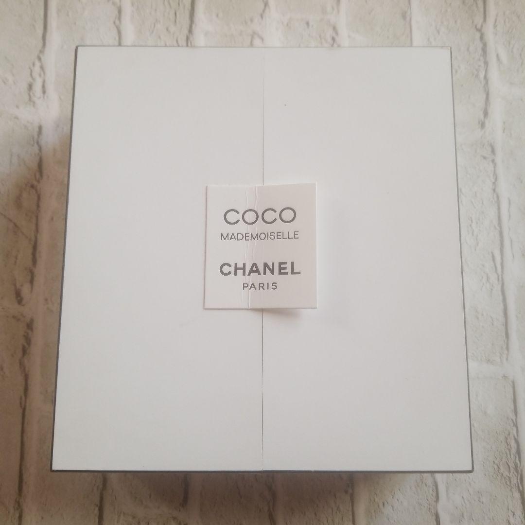 CHANEL  ココ マドモアゼル オ―ドゥ パルファム シアター コフレ