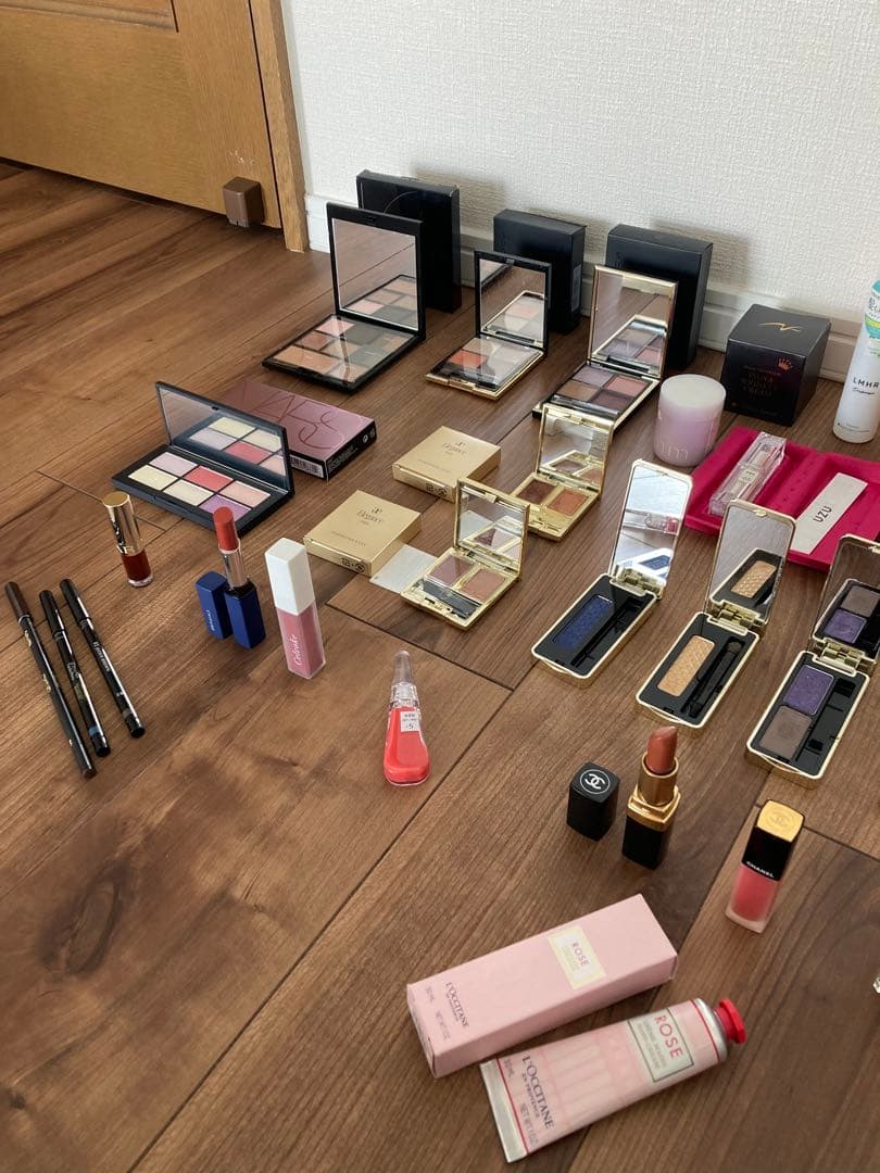 コスメまとめ売り　SUQQU、Dior、CHANELetc限定色も有り